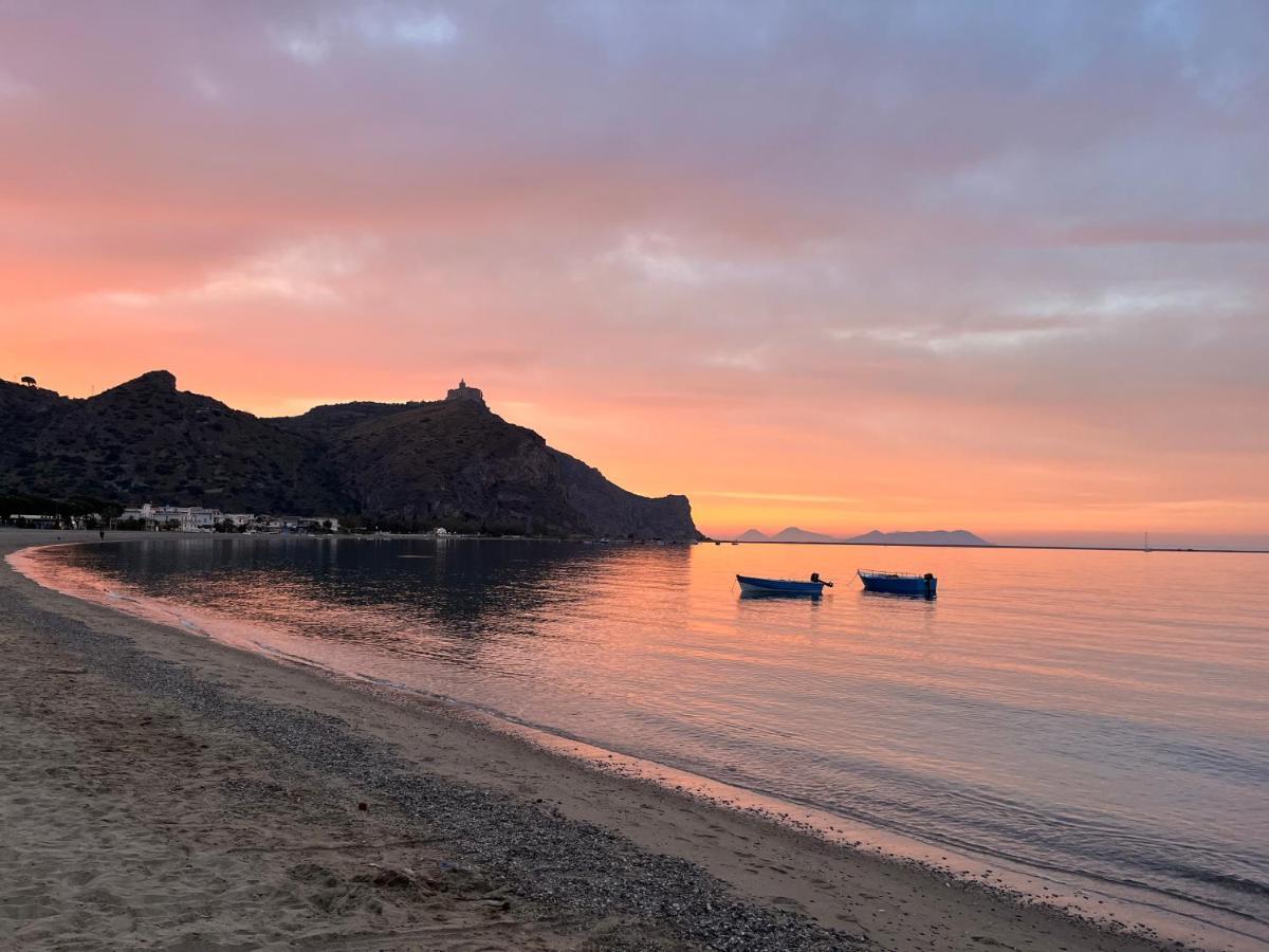 La Casetta Di Simo A Pochi Minuti Dal Mare Falcone Exterior photo